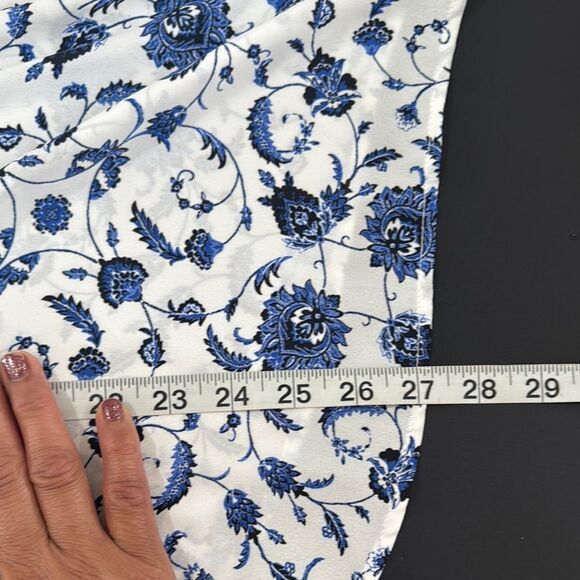 ADRIANNA PAPELL Floral Sleeveless Top - Blue and White Size M - Picture 4 of 9